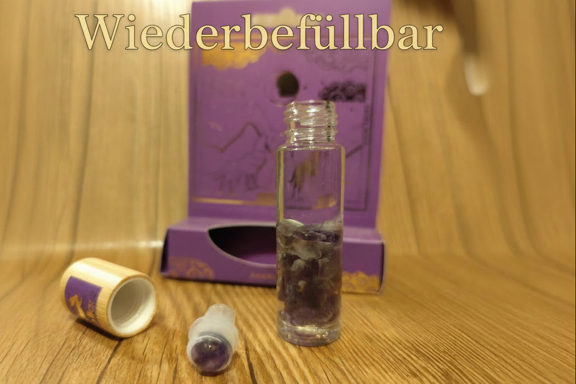 Hop Hare Duft-Roll-On – geöffnetes Fläschchen mit abmontiertem Roller auf Holzuntergrund, Schriftzug „Wiederbefüllbar"