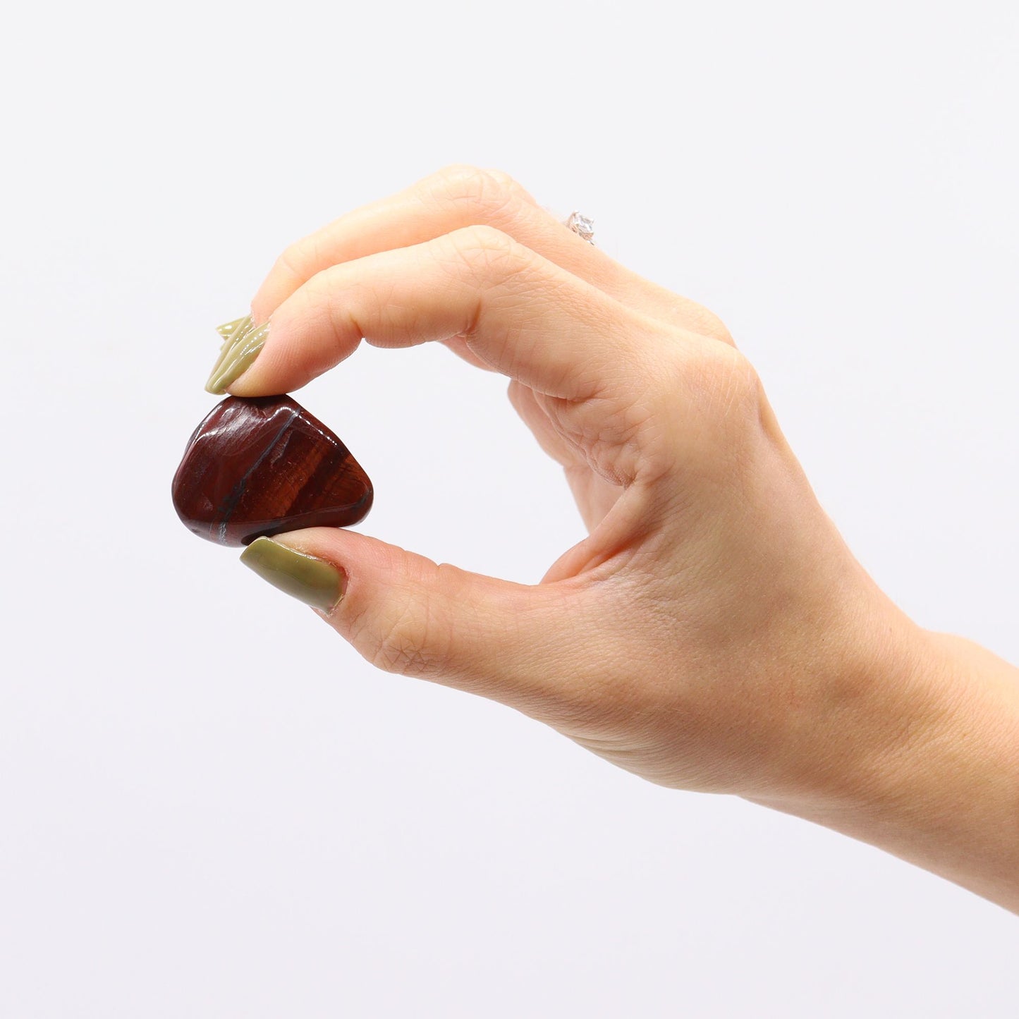 Beutel mit 12 mittelgroßen afrikanischen Trommelsteinen - Rotes Tigerauge - ca. 7-26 mm