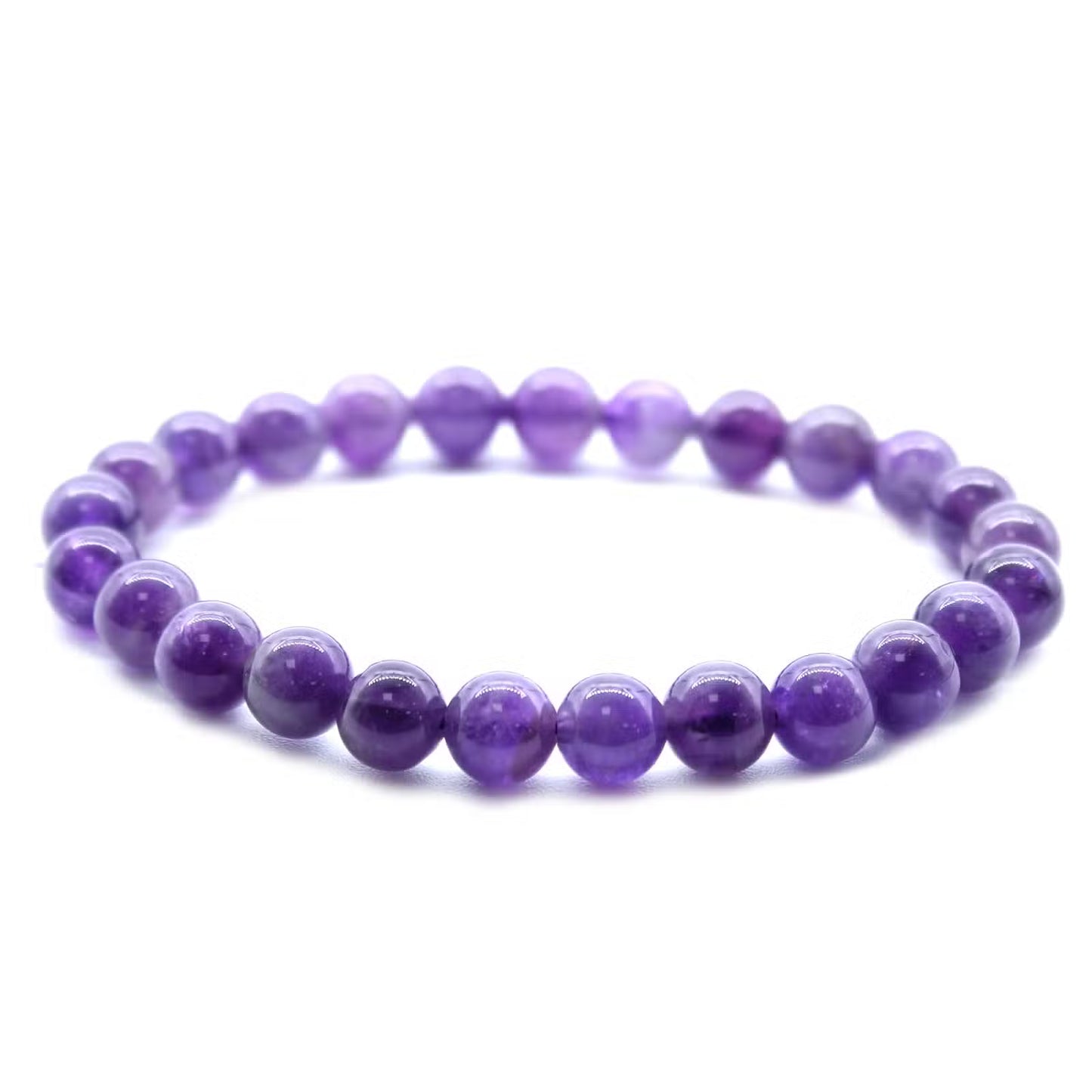 Edelstein-Kraftarmband Amethyst – lila Perlenarmband, Freisteller