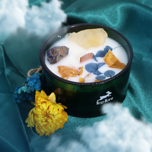 Hop Hare Ritualkerze Die Sonne – Kerze und Verpackung thematisch arrangiert