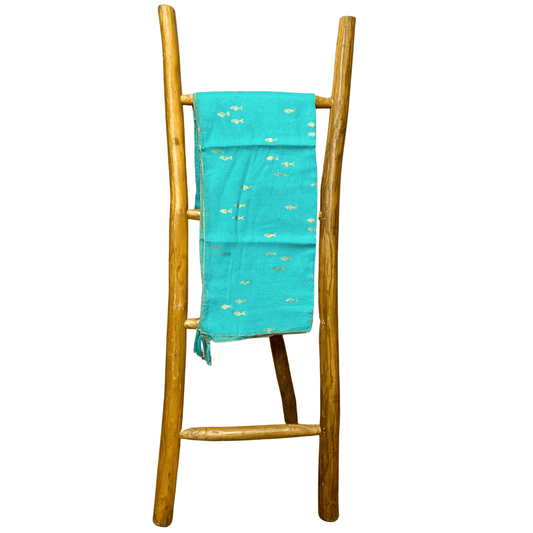 NOMAD SARI ON THE MED - Pareo/Sarong/Schal/Wickeltuch – ca. 180 x 110 cm - handbemalt Goldfisch türkis-gold - Wickeltuch - Hauttempel