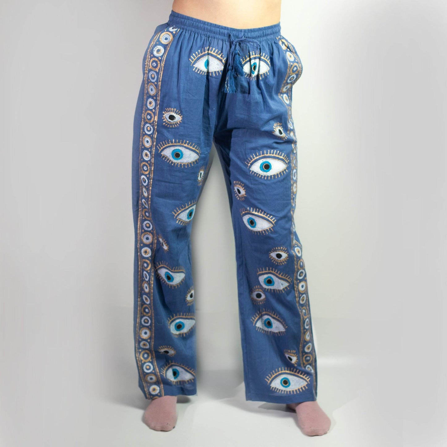 NOMAD SARI ON THE MED - Lounge-Hose - Evil-Eye Motiv in Gold und Blau – handbemalt M/L - Hosen - Hauttempel