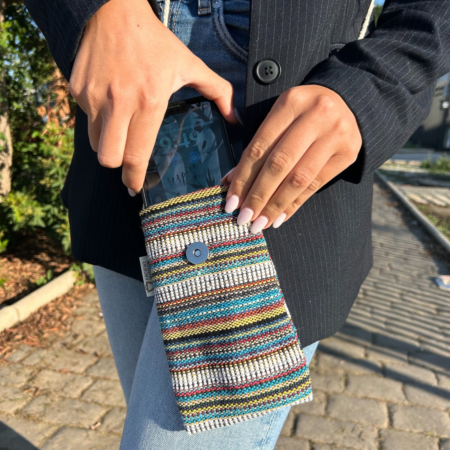 Handytasche - Bunt und weiße Streifen & Eulendekor