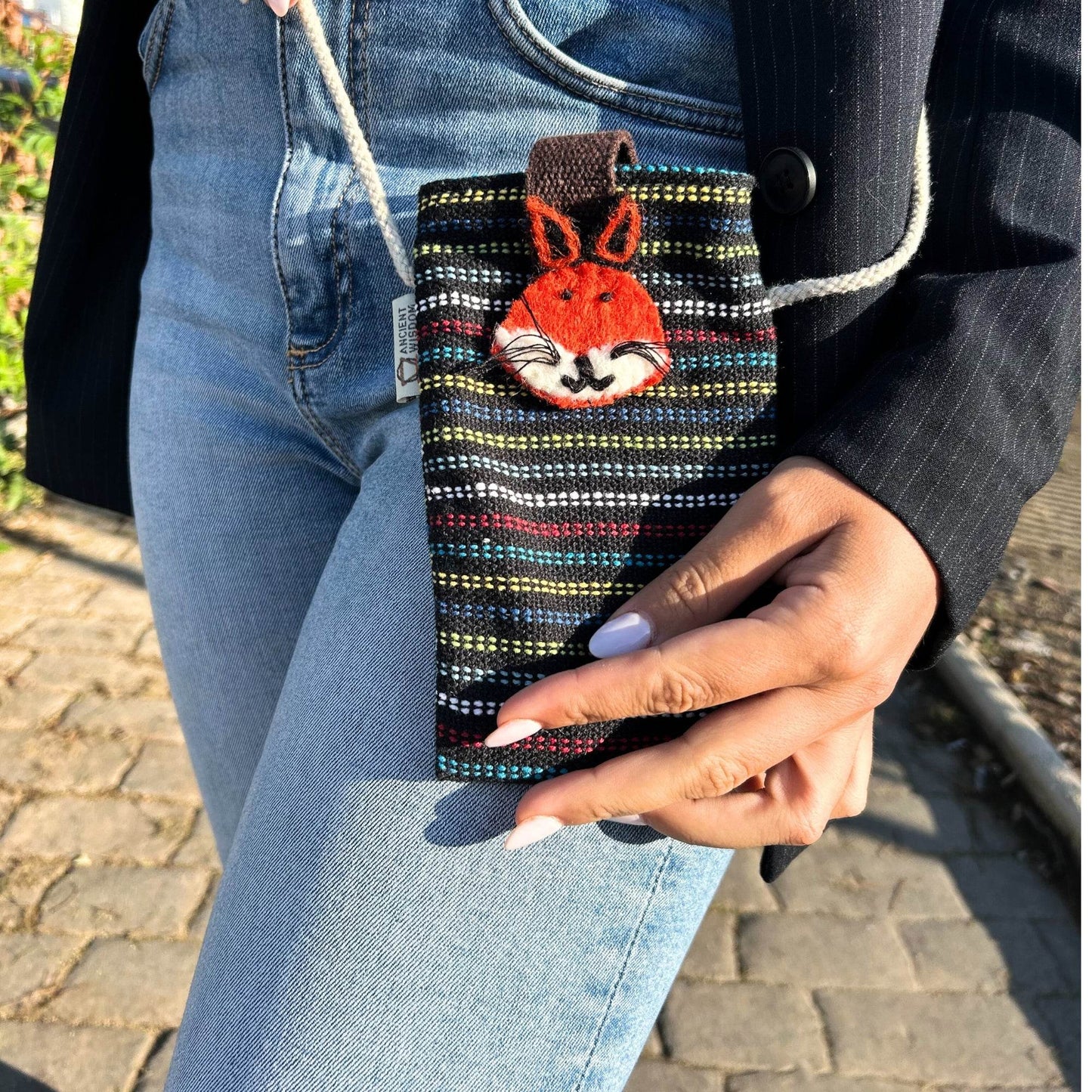 Handytasche - Dunkle Streifen & Fuchsdekor - Handytasche - Hauttempel