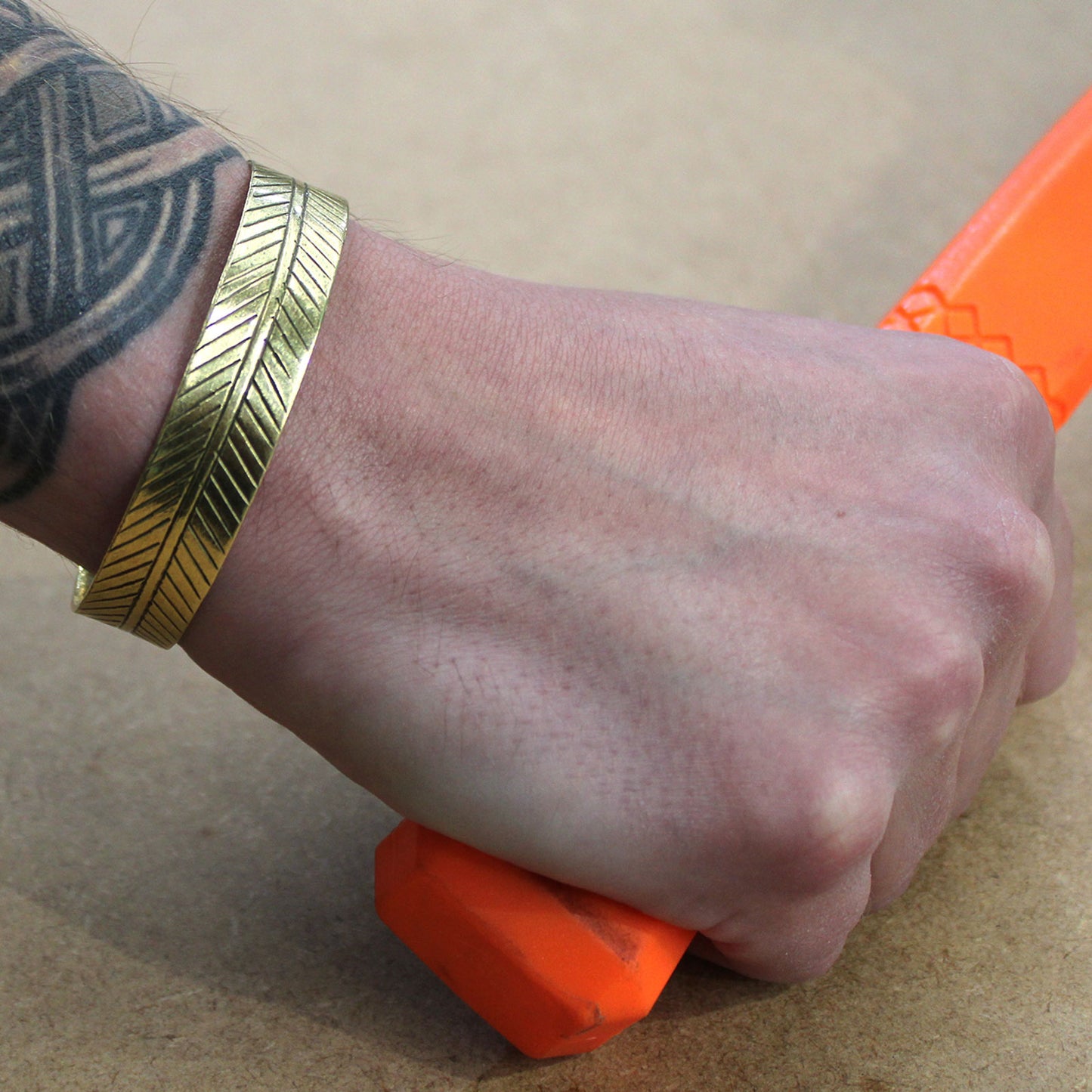 Tibetisches Armband "Kleines Tribal Blatt" - Messing