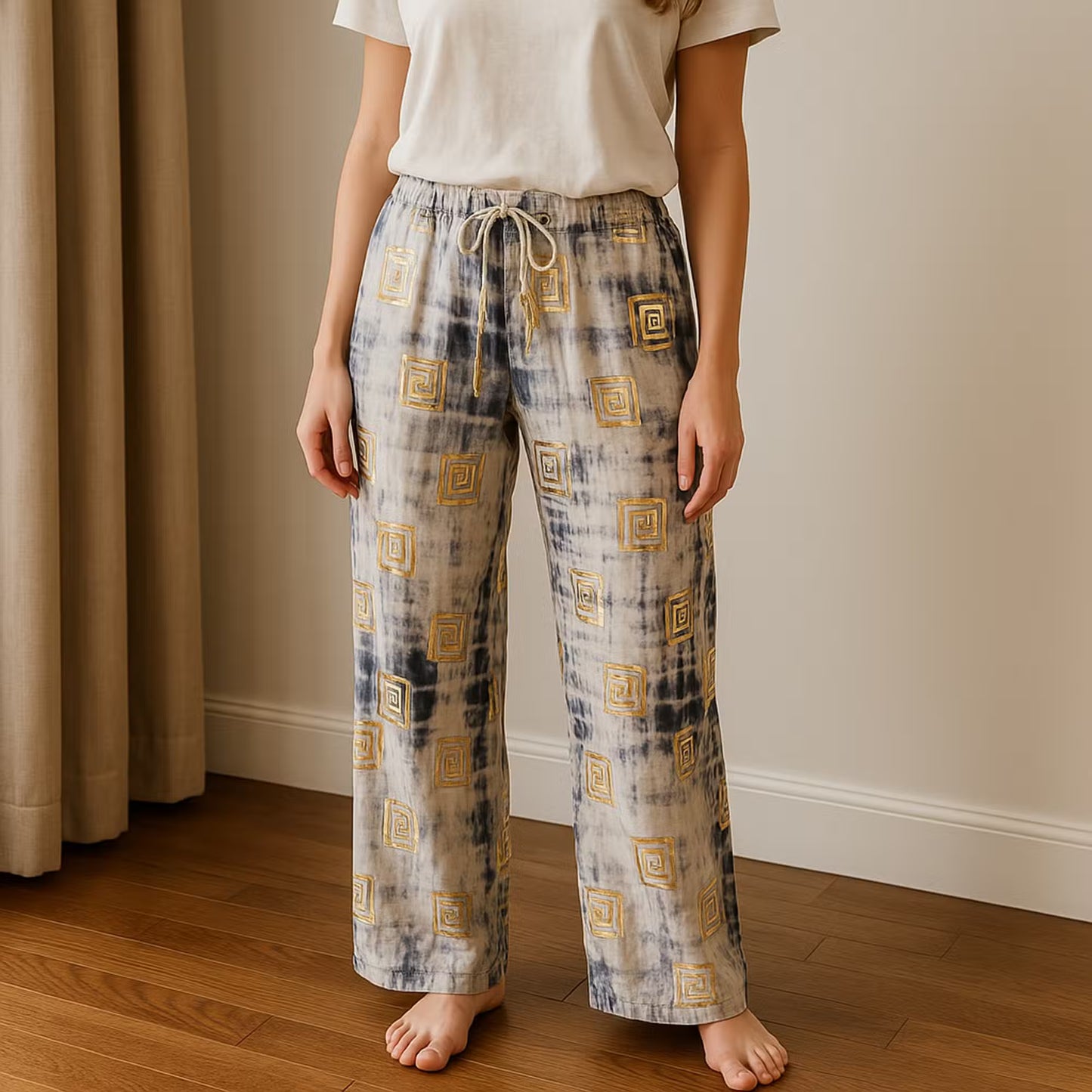 NOMAD SARI ON THE MED - Lounge-Hose - Griechisches Motiv in Gold und Blau – handbemalt M/L