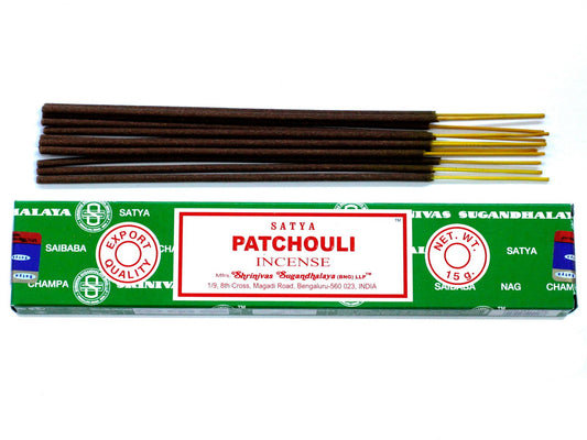 Satya Räucherstäbchen Patchouli – Verpackung mit Stäbchen, Freisteller