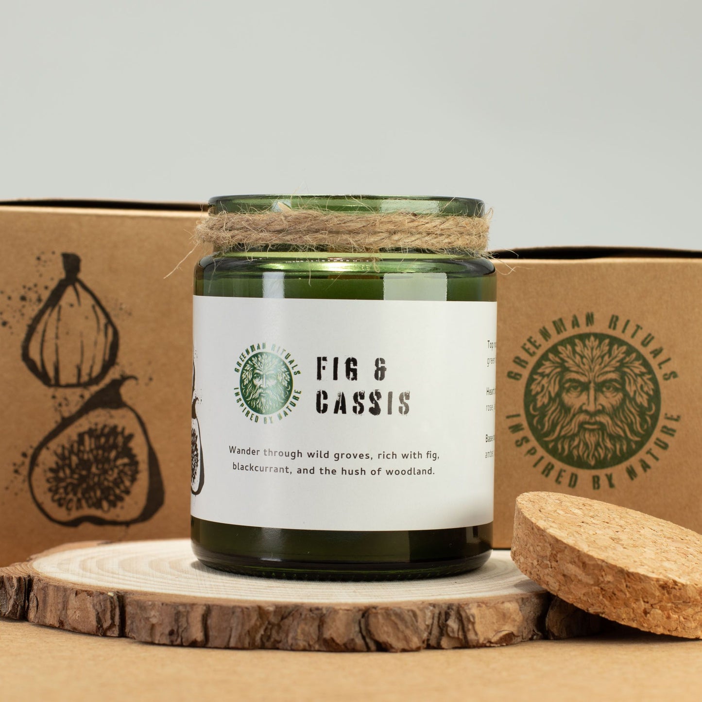 Greenman Woodwick Duftkerze Feige und Cassis – auf Baumscheibe arrangiert mit Korkdeckel und Verpackung