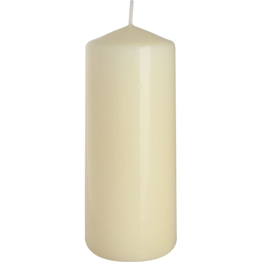 Cremefarbene Stumpenkerze 60 × 150 mm, Freisteller
