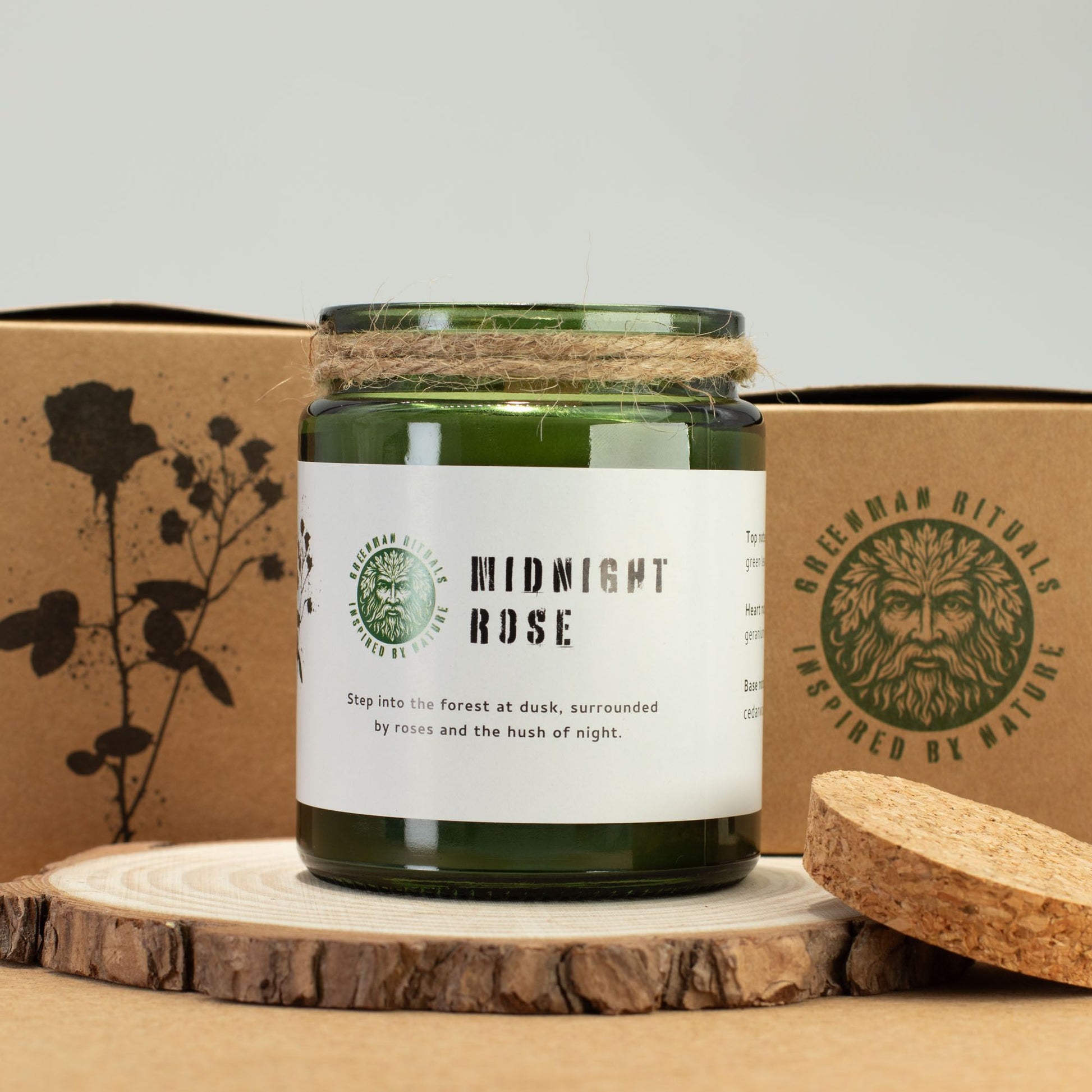Greenman Woodwick Duftkerze Mitternachtsrose – auf Baumscheibe arrangiert mit Korkdeckel und Verpackung