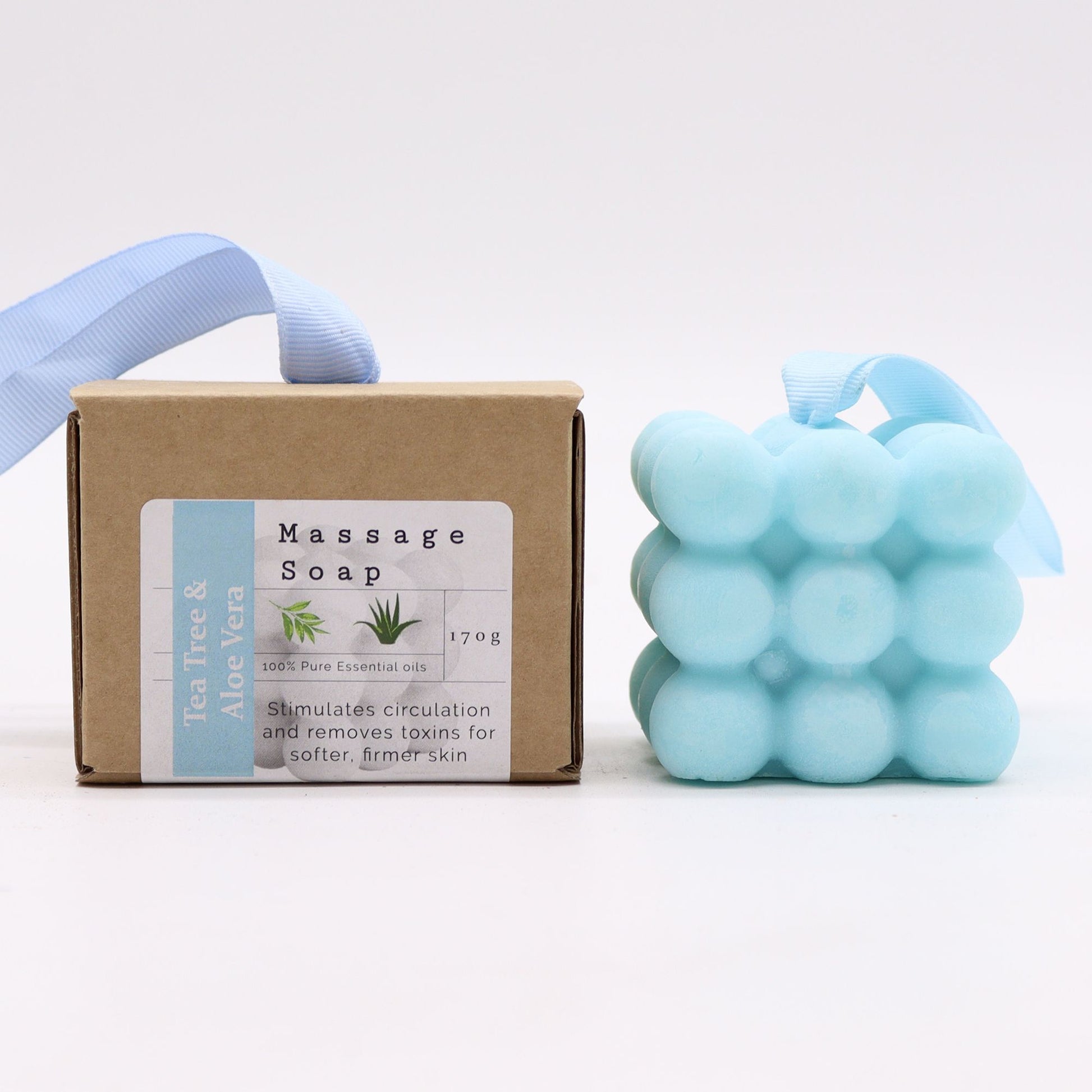 Massageseife Teebaum und Aloe Vera – Verpackung und Seife nebeneinander, Frontansicht, Freisteller