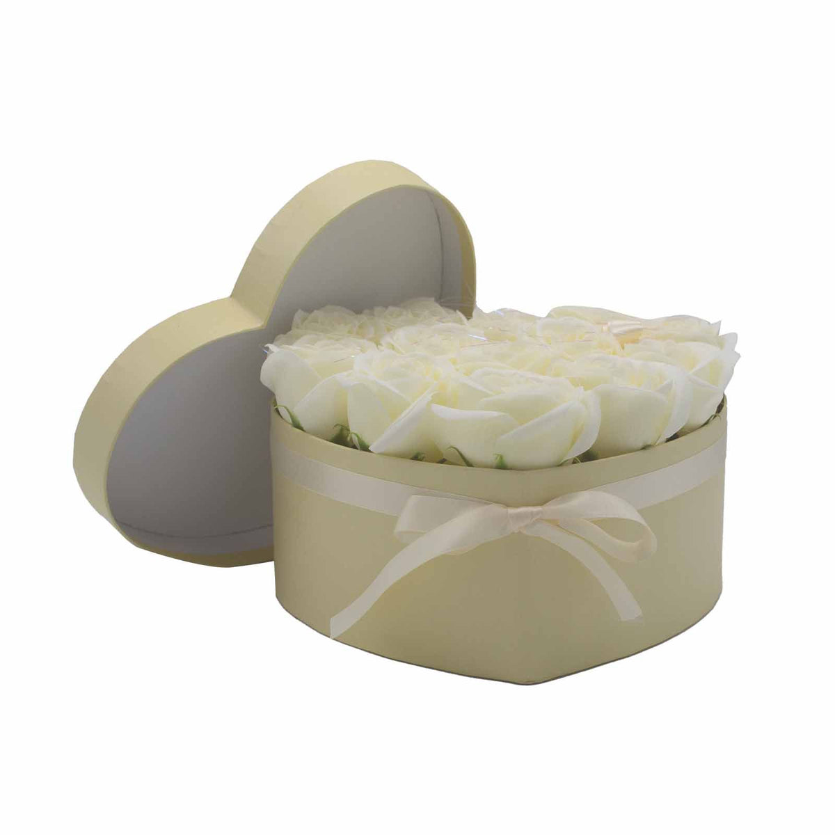 Seifenblumen Herzbouquet 13 Rosen Creme – geöffnete Box mit angelehntem Deckel