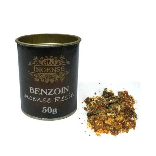 Räucherharz Benzoe – schwarze Dose mit Harzstücken, Freisteller
