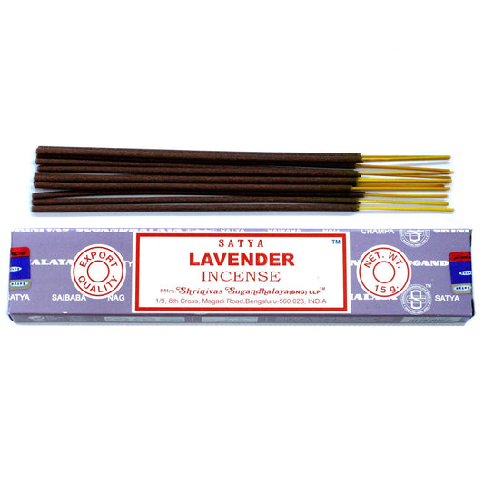 Satya Räucherstäbchen Lavendel – Verpackung mit Stäbchen, Freisteller