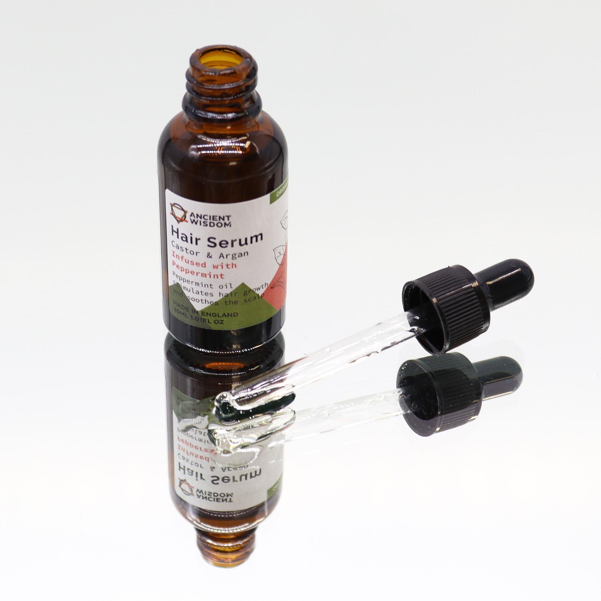 Haarserum Pfefferminze – Glasflasche auf Spiegel, Tropfer daneben