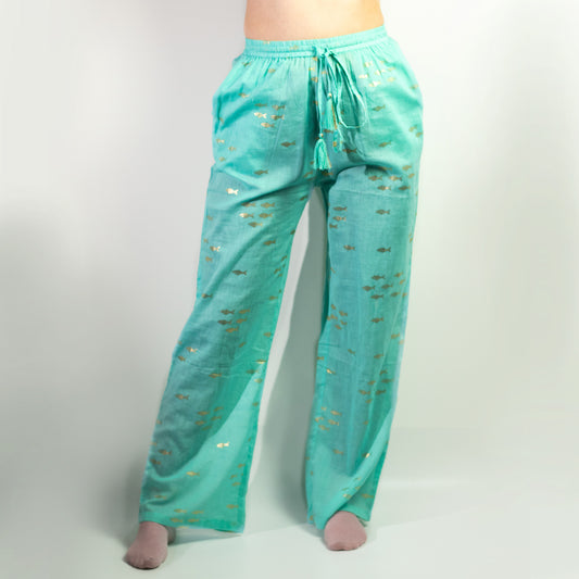 NOMAD SARI ON THE MED - Lounge-Hose - Goldfisch Motiv in Gold und Türkis – handbemalt M/L