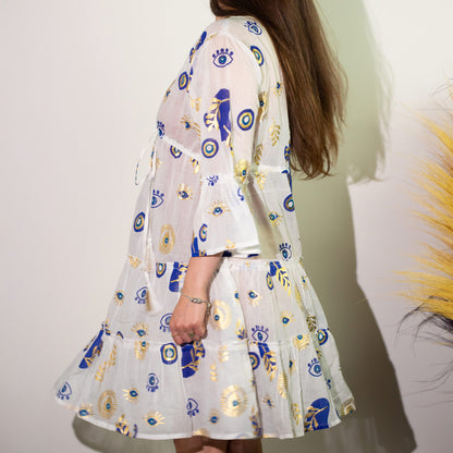 NOMAD SARI ON THE MED - Kleid in Weiß, Blau und Gold – Evil-Eye Motiv - handbemalt L/XL